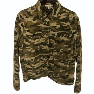M.N.I Los Angelos Camo Jean Jacket. NWT Size Small